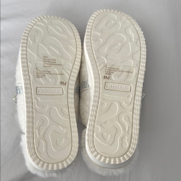 Slippers NWT - Picture 2 of 2